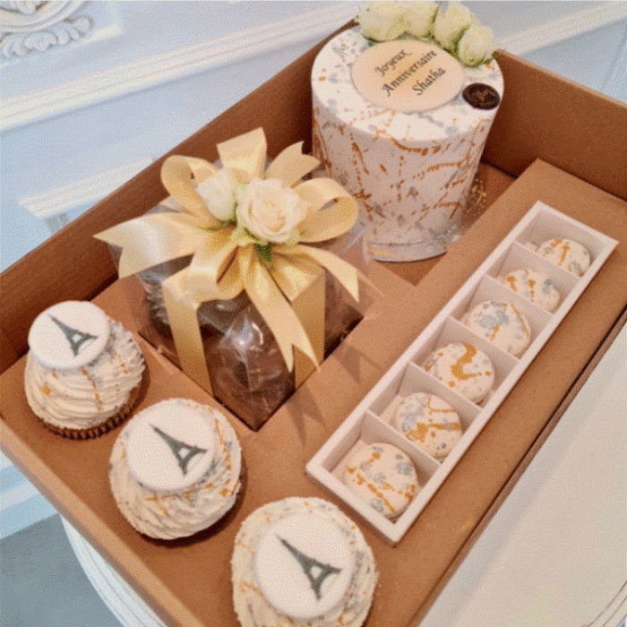 Customized Half Flowers Cake Box