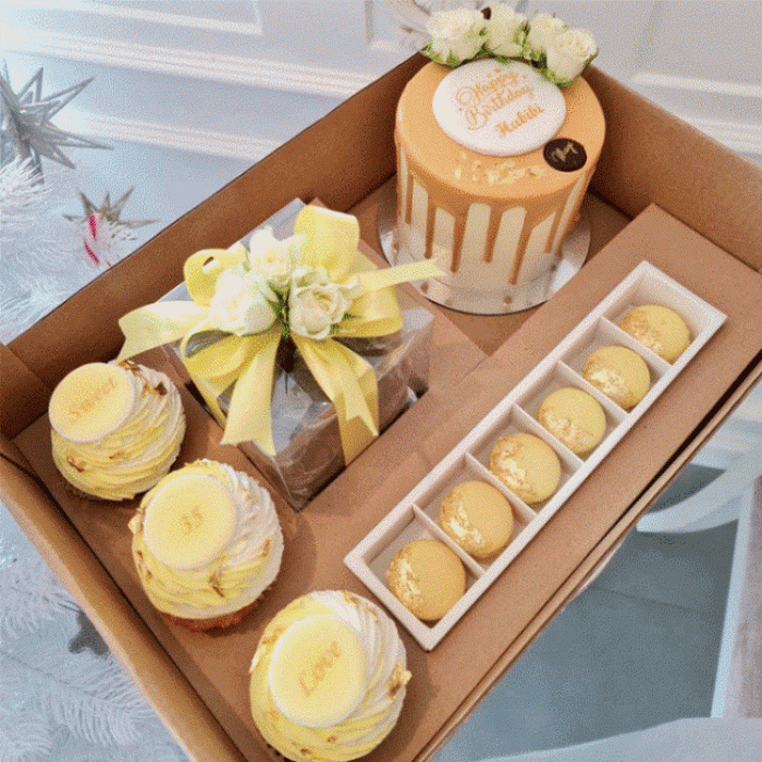 Customized Cake Box with Gold-Silver Flakes
