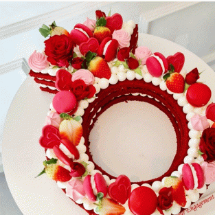Ring Cake (Fruits + Garnish)